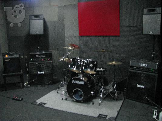 PoulaTo: Studio ηχογραφήσεων - προβών